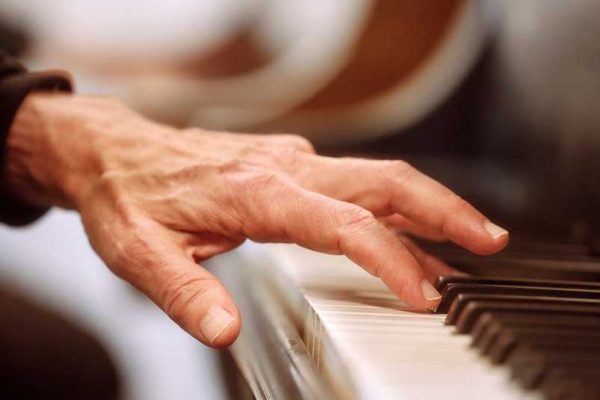 5 Tips Menjaga Kesehatan Tangan bagi Para Musisi dan Pemain Alat Musik 5 Tips Menjaga Kesehatan Tangan bagi Para Musisi dan Pemain Alat Musik