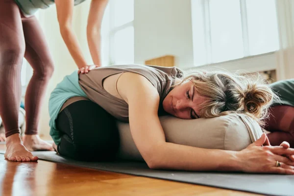 10 Cara Efektif Mengatasi Nyeri Menstruasi Secara Alami 10 Cara Efektif Mengatasi Nyeri Menstruasi Secara Alami