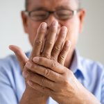 10 Cara Mengatasi Tangan Dingin akibat Sirkulasi Darah Kurang Lancar