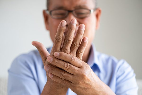 10 Cara Mengatasi Tangan Dingin akibat Sirkulasi Darah Kurang Lancar