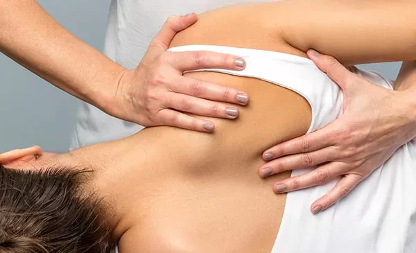 7 Solusi Buat Kamu yang Sering Pegal di Bahu Sebelah