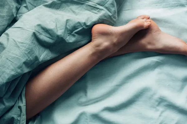 5 Tips Mengatasi Kaki Terasa Panas di Malam Hari 5 Tips Mengatasi Kaki Terasa Panas di Malam Hari