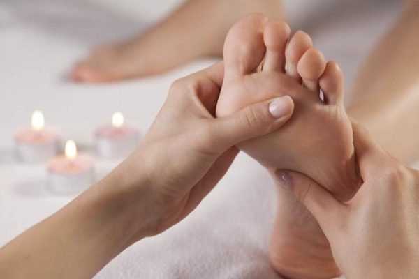 5 Tips Memijat Kaki yang Benar agar Lebih Rileks dan Sehat 5 Tips Memijat Kaki yang Benar agar Lebih Rileks dan Sehat