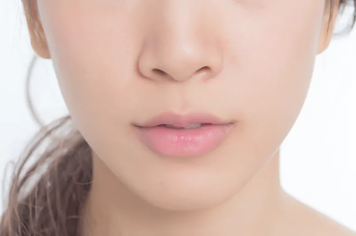 7 Tips Menjaga Bibir Tetap Segar Saat Bangun Tidur