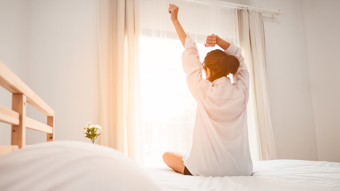 7 Gerakan Ringan Saat Bangun Tidur Buat Leher Lebih Siap