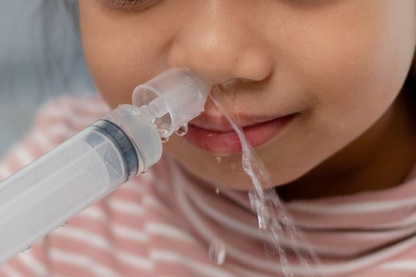 7 Tips Membersihkan Hidung dengan Air Garam 7 Tips Membersihkan Hidung dengan Air Garam