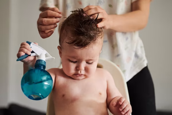 7 Cara Merawat Rambut Bayi Agar Tetap Lembut dan Sehat