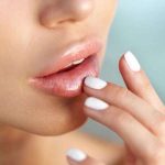 7 Cara Menghidrasi Bibir dari Dalam Tubuh