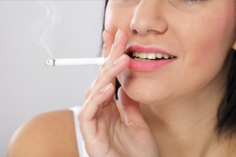 10 Tips Menjaga Kesehatan Mulut untuk Perokok