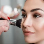 5 Tips Makeup yang Aman untuk Kulit Dagu Sensitif